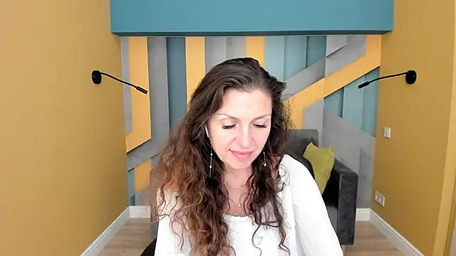 EllaLong webcam