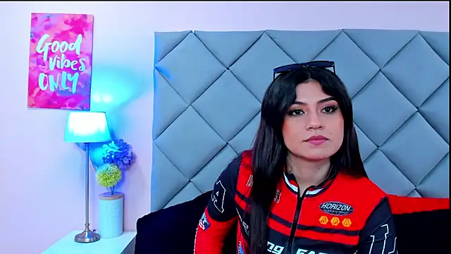 NahomyAdams webcam