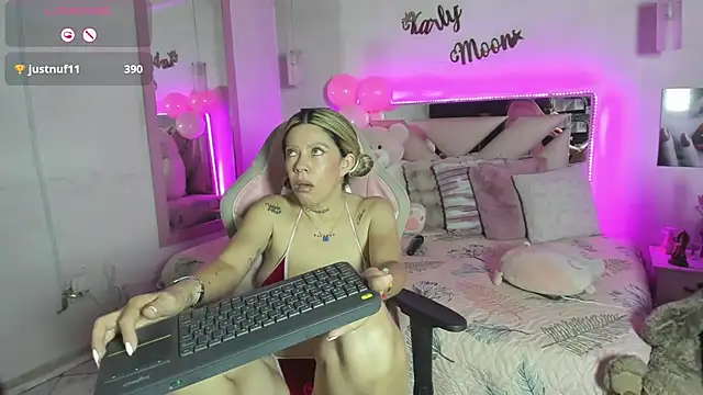Karly_moon webcam