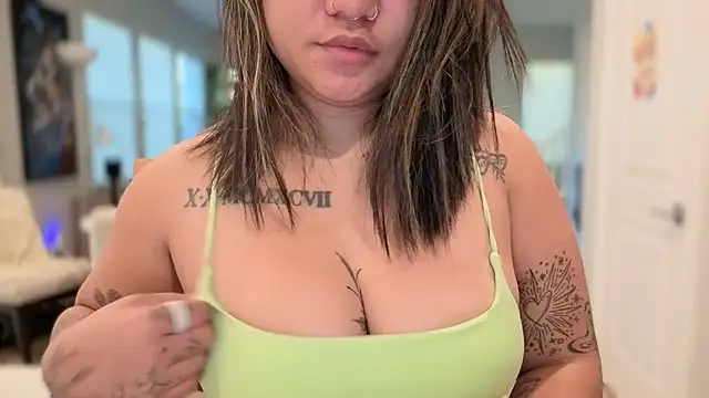 momgoeswild webcam