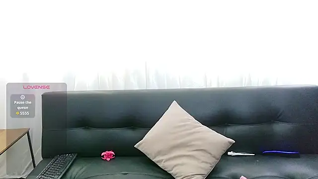 Mila_white1 webcam