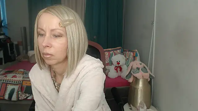 LuxuryNika live cam on StripChat
