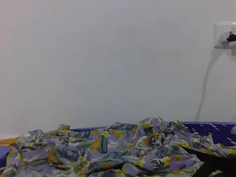 Petite_bitch20 live cam on StripChat