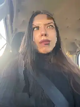 EmaLowe live sex cam