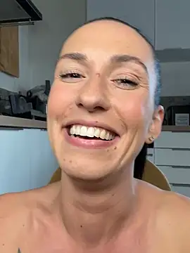 lola_tentatiion