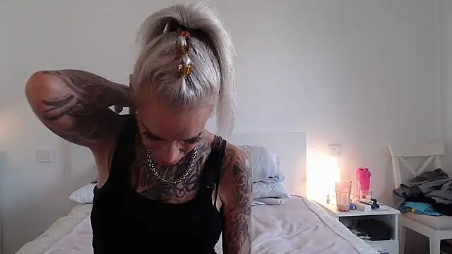 Sophie-Logan-Ink live sex cam