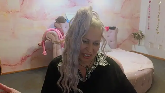Penelope_Pinky live cam on StripChat