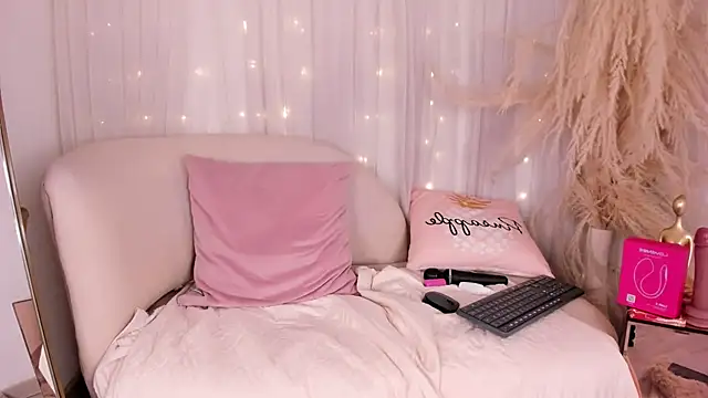 amara_rousse live cam on StripChat