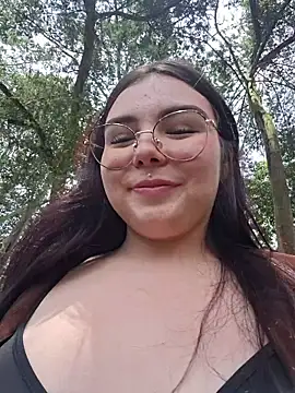 Julieth85_ live cam on StripChat