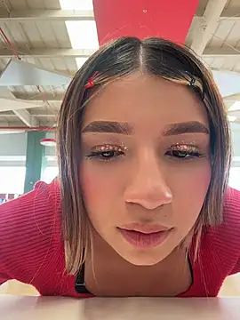 Issa_pink18