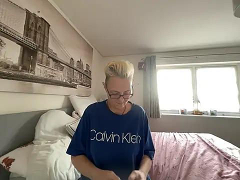 Curvy-Jinx live cam preview