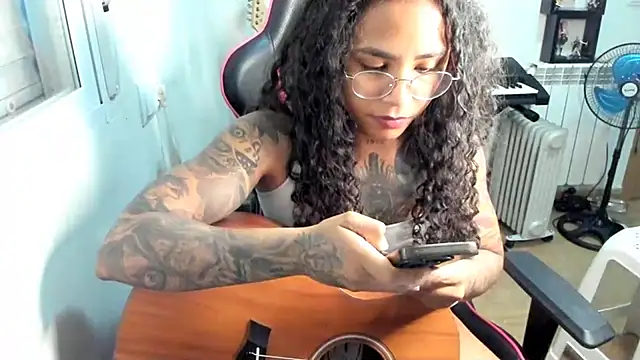 Ama_music webcam