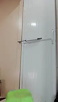 WetVirginPussy webcam