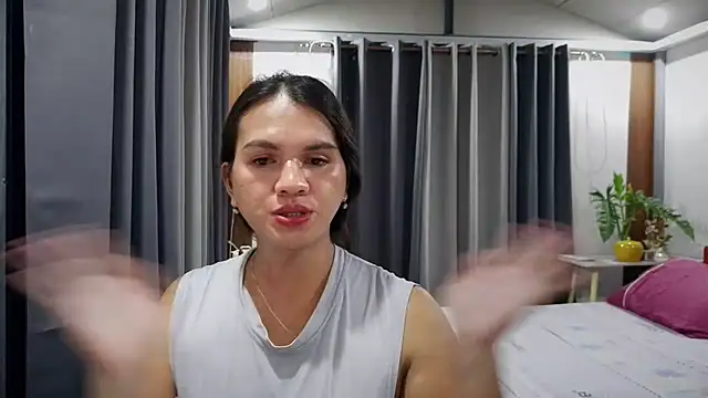 ur_JayneLuxe webcam