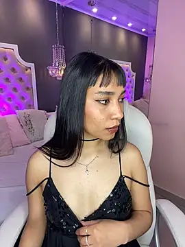LaylaJames webcam