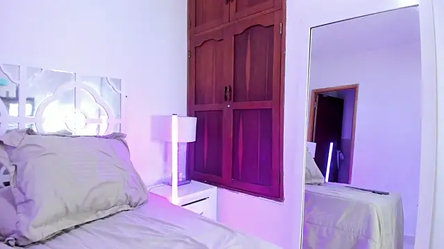 AriellePerla webcam