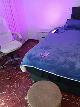 _sharlotte777 live cam on StripChat