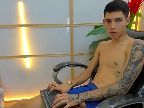 paul_ponce live cam on StripChat