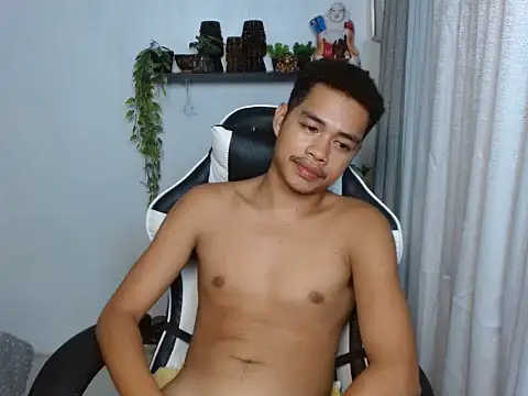 curlyasian_njxx webcam