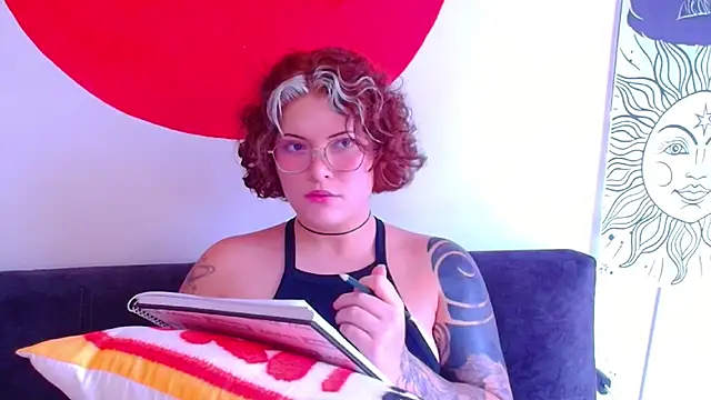Maddyredhairy live cam preview