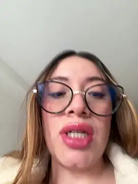 valery_mora webcam
