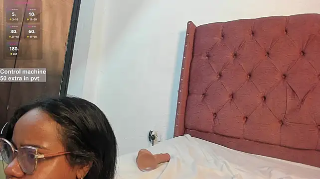 lau_hotfox webcam