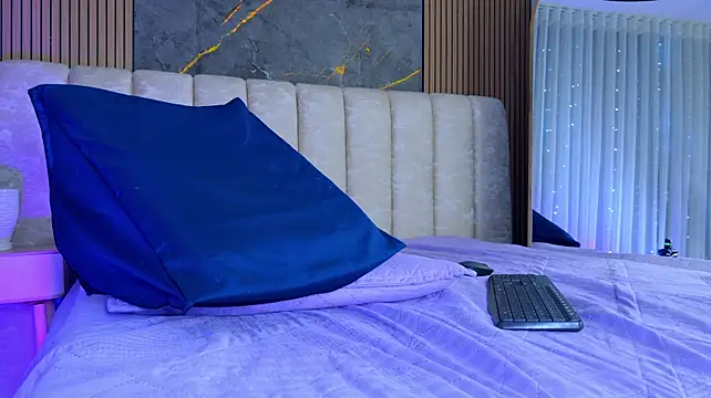 mia_scot webcam
