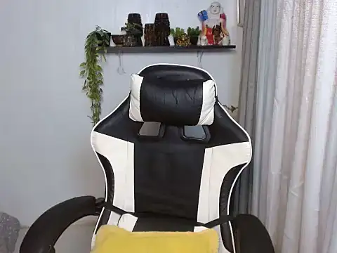 curlyasian_njxx webcam