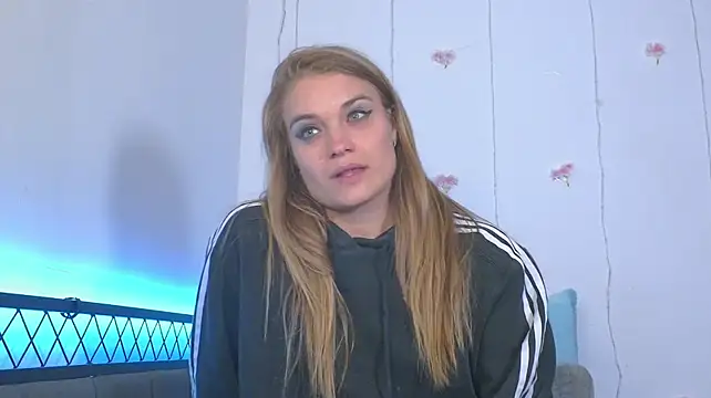YoungSophie webcam
