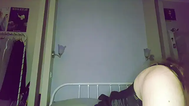 singlesting (F young) - Eyes close to the camera