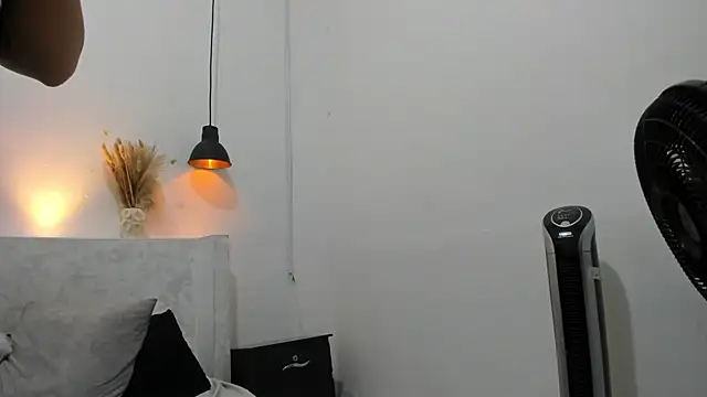 dakota_roussee webcam
