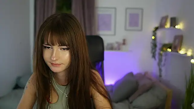 Ella_Young live cam on StripChat