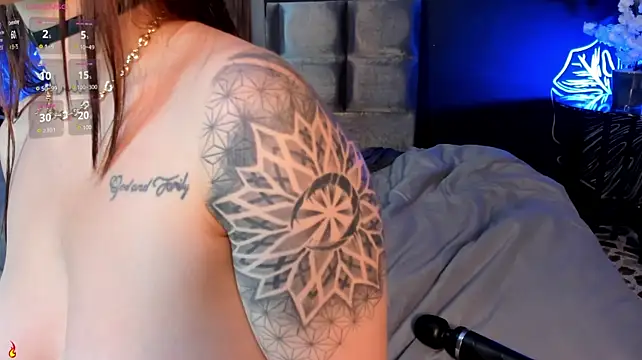 charlottewhitte live cam on StripChat