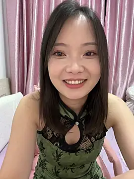 BIGBABYYEYE live cam on StripChat