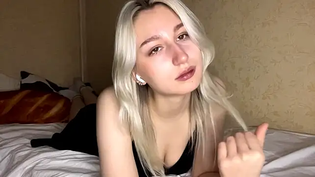 LishaNuding webcam