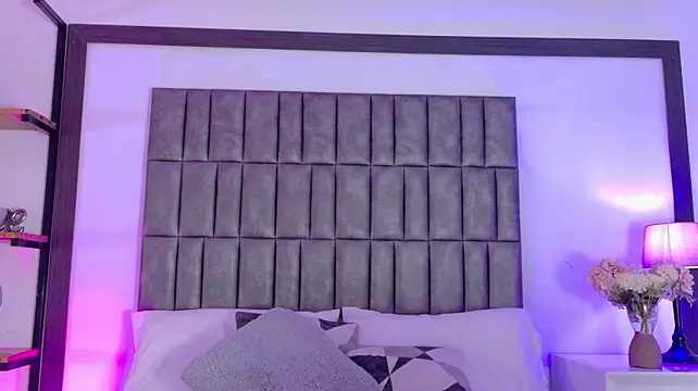 LoanaVega webcam