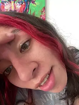 NohaBrooks_Pink webcam