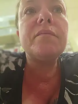 julimonroe live cam preview