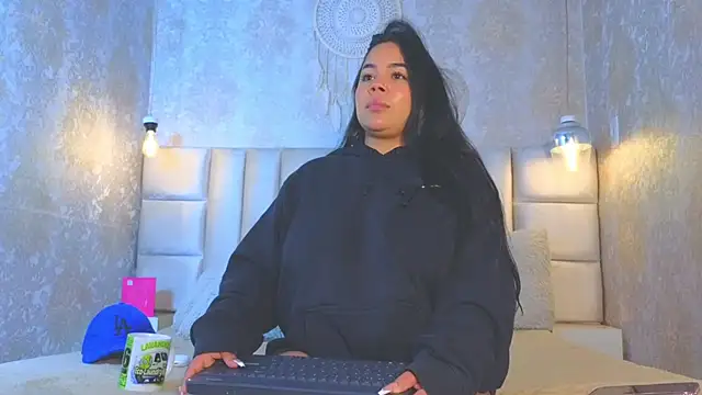 EmilyQueen3x webcam