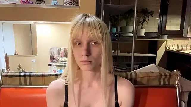 Blondilis live cam on StripChat