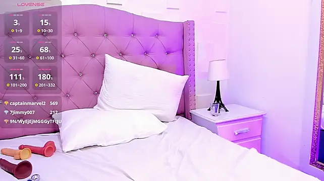 HollyBloom_ webcam