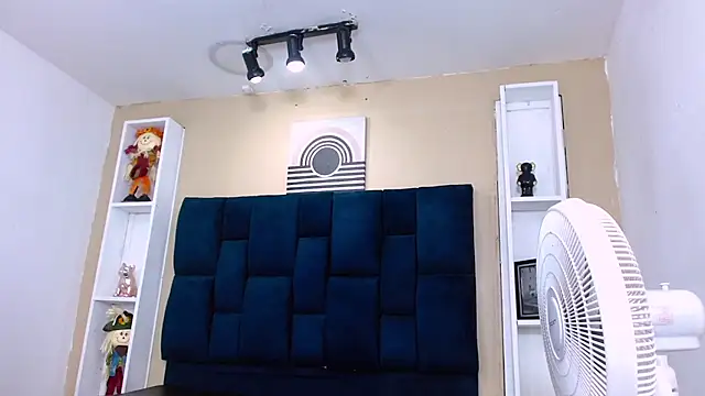 GoldenBoy_23 webcam