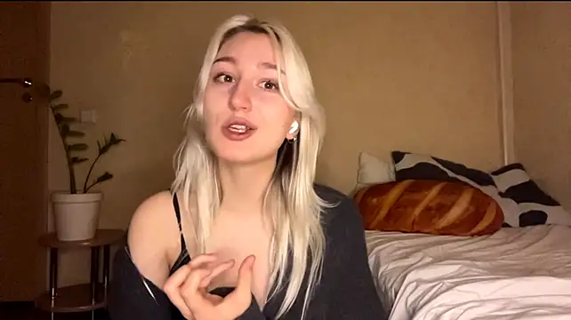LishaNuding webcam