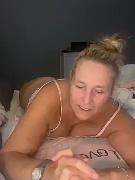 Blondnboujee53 live cam preview