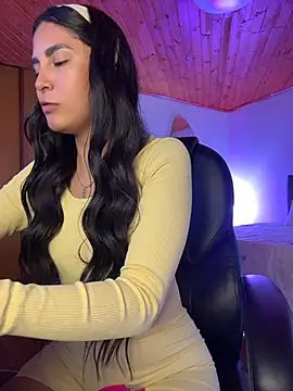 Mavi_pink live cam on StripChat