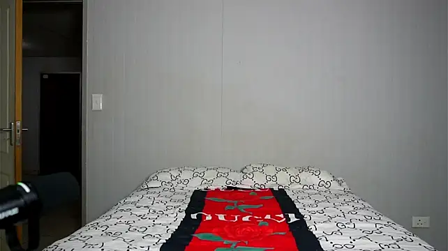 ChloeReddy webcam