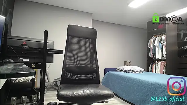 latinoo23bom webcam