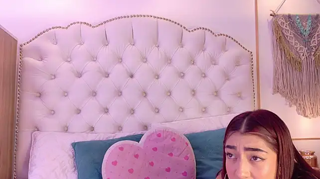 AriaStonne webcam