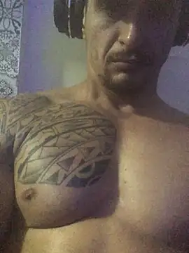 Antonio880526 live cam on StripChat