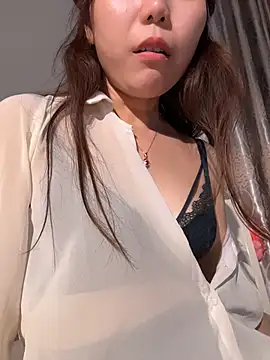 xiaoyizi20261 live cam on StripChat